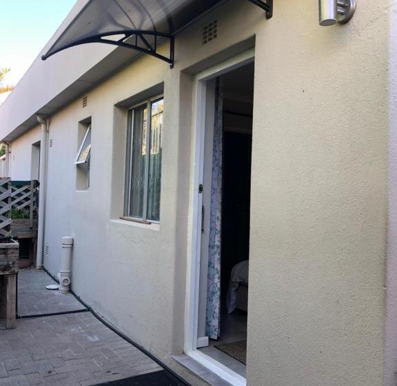 بنسيون Self Catering Guest House