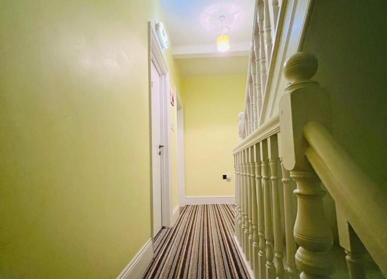 膳宿费 Train Station