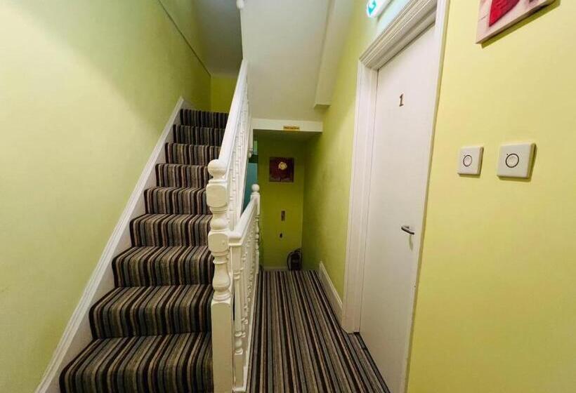 膳宿费 Train Station