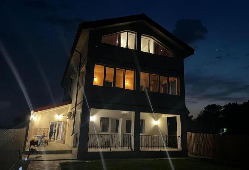 Pensiunea Casa Albă