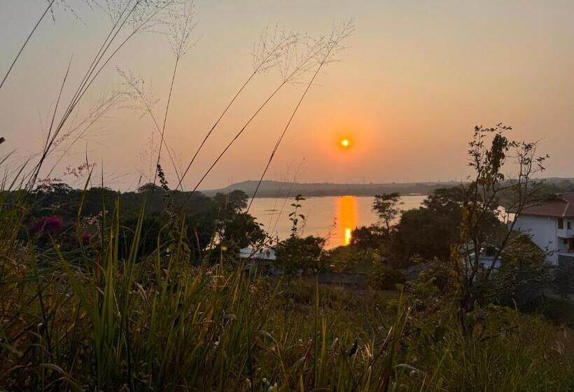 Sundown Lake Hotel & Spa