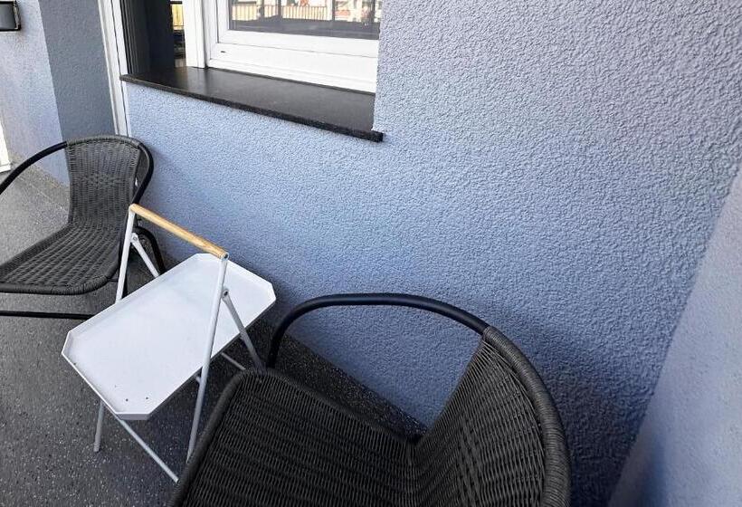 # Vaz Apartments Sg01 02, Wlan,tv, Küche, 2 X Balkone, Nahe Zentrum