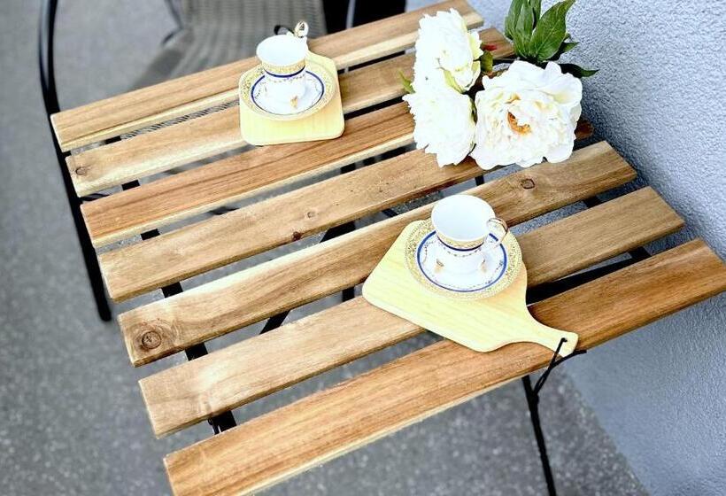 # Vaz Apartments Sg01 02, Wlan,tv, Küche, 2 X Balkone, Nahe Zentrum