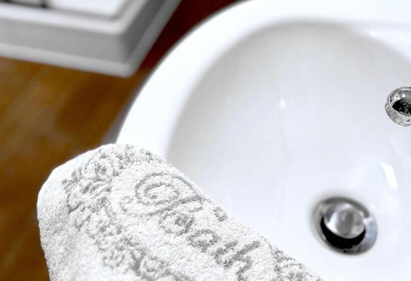 # Vaz Apartments Sg01 02, Wlan,tv, Küche, 2 X Balkone, Nahe Zentrum