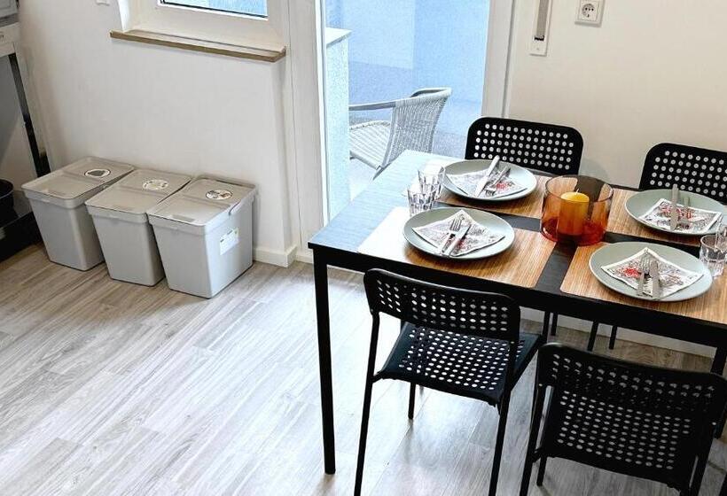 # Vaz Apartments Sg01 02, Wlan,tv, Küche, 2 X Balkone, Nahe Zentrum