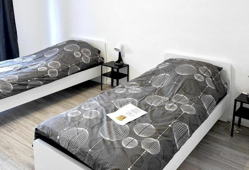 # Vaz Apartments Sg01 02, Wlan,tv, Küche, 2 X Balkone, Nahe Zentrum