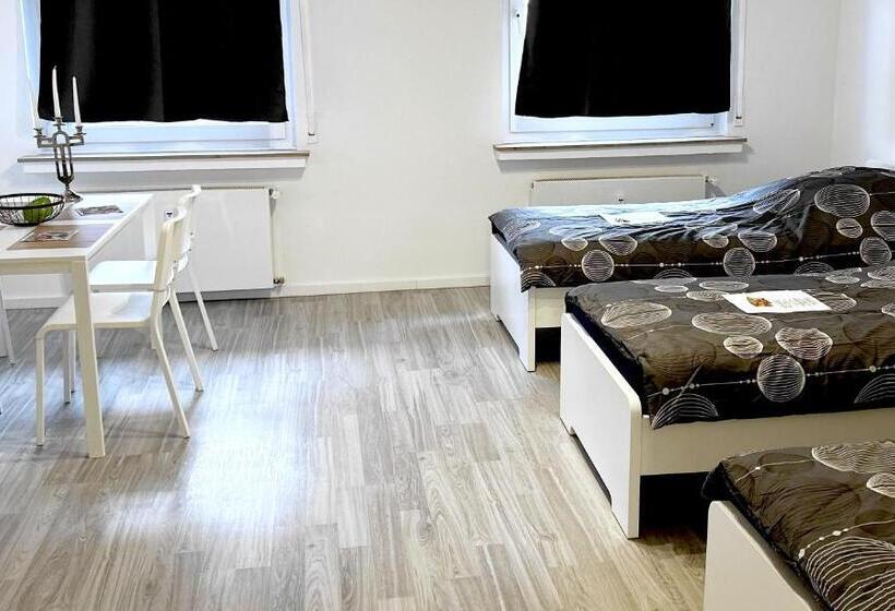 # Vaz Apartments Sg01 02, Wlan,tv, Küche, 2 X Balkone, Nahe Zentrum