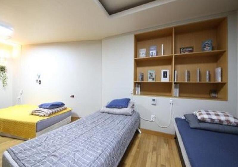 הוסטל Halla Guest House