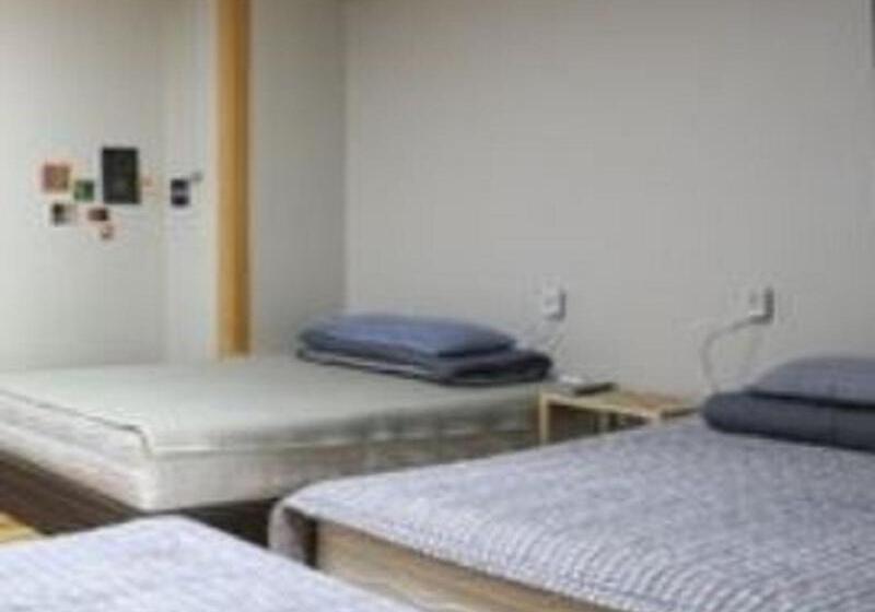 הוסטל Halla Guest House