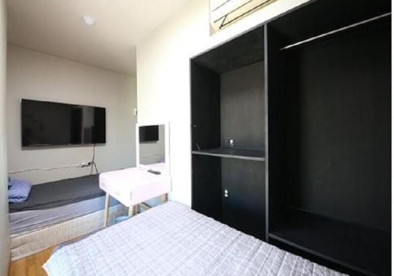 הוסטל Halla Guest House