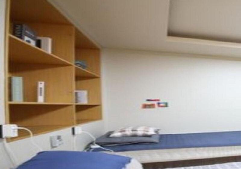 הוסטל Halla Guest House