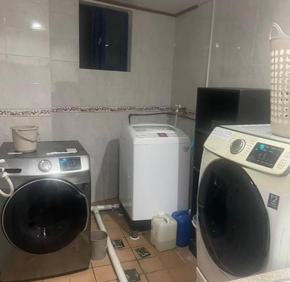 הוסטל Halla Guest House