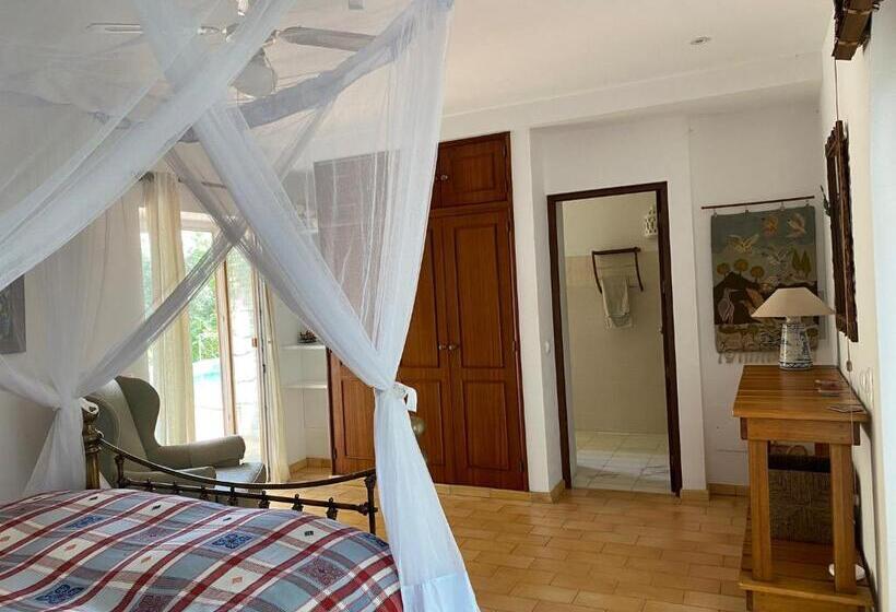 مبيت وإفطار Corgos Flores