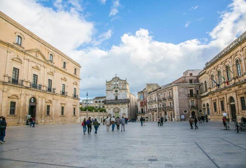 ベッドアンドブレックファースト La Borgata Rooms