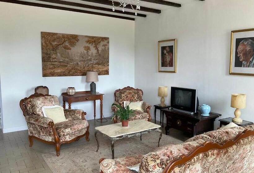 مبيت وإفطار La Brionniere