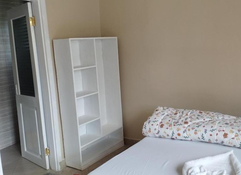 ベッドアンドブレックファースト The Golden Shower Lodge