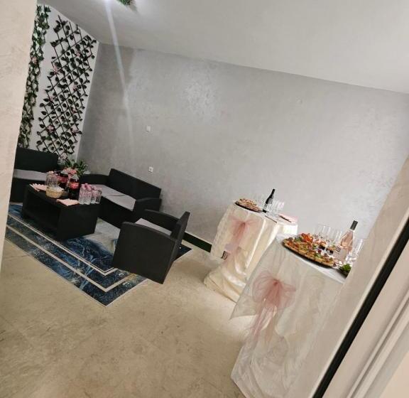 ホテル хотел приятели