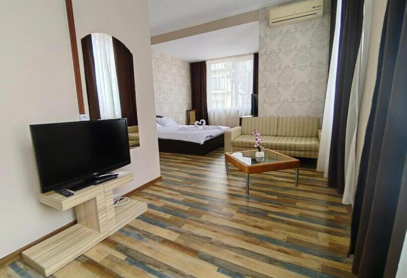 ホテル хотел приятели