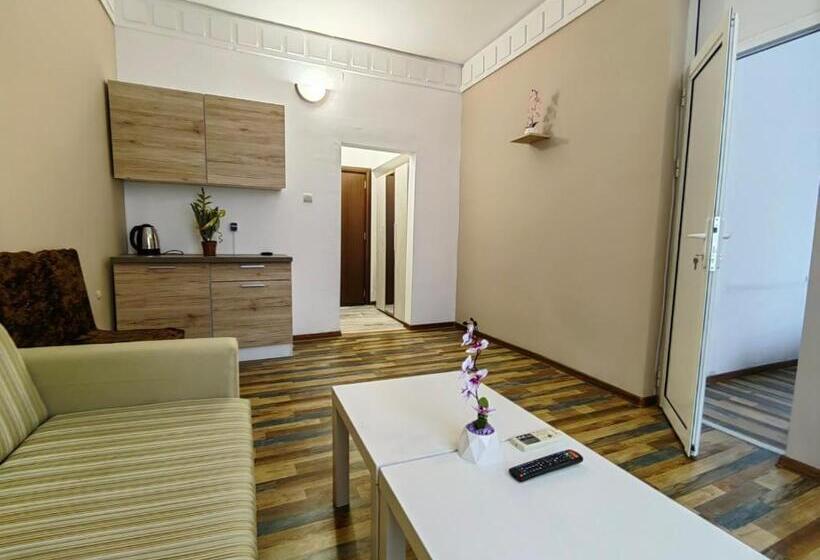 ホテル хотел приятели