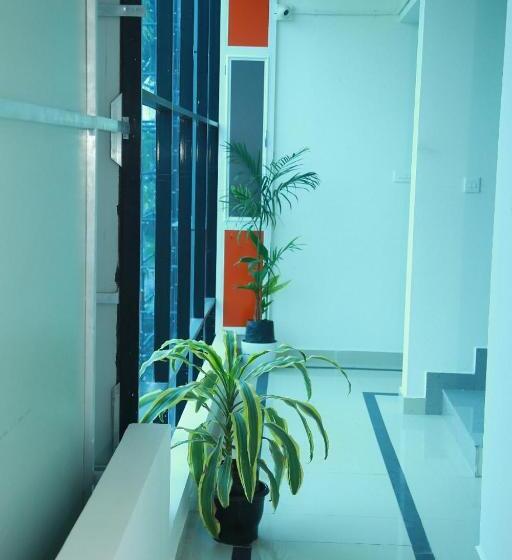 هتل Airport Cochin Royal Residency