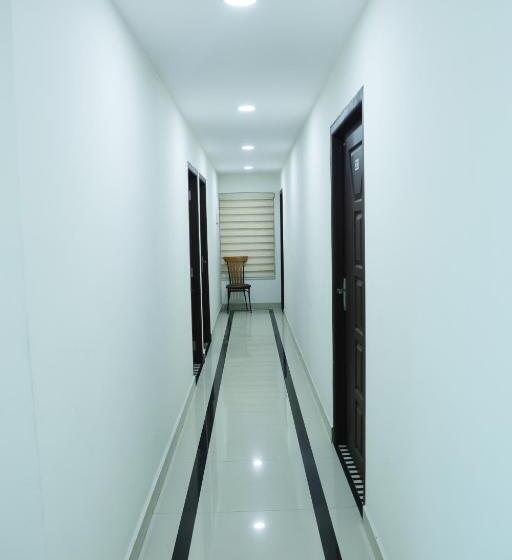 هتل Airport Cochin Royal Residency