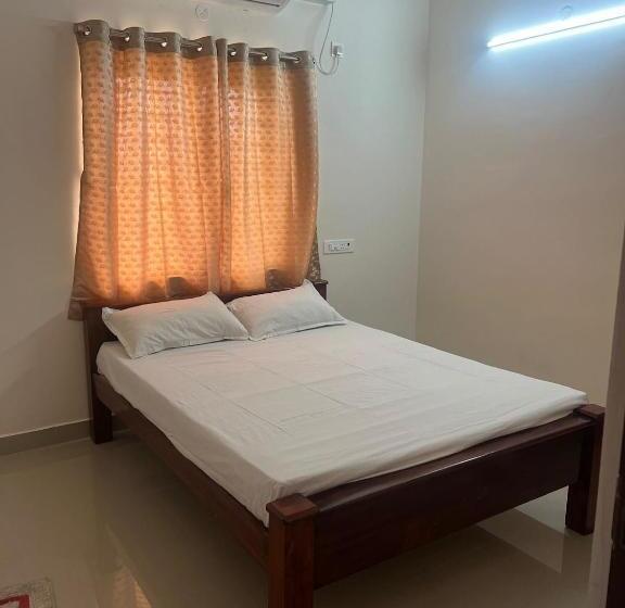 호텔 Aishwaryam Service Apartment