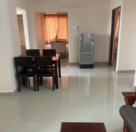 호텔 Aishwaryam Service Apartment