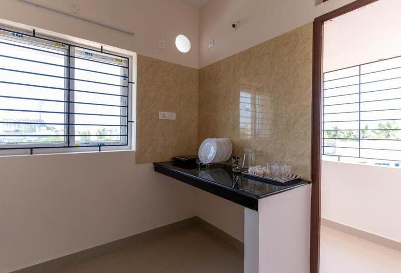 호텔 Aishwaryam Service Apartment