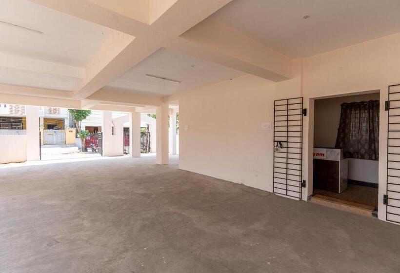 호텔 Aishwaryam Service Apartment