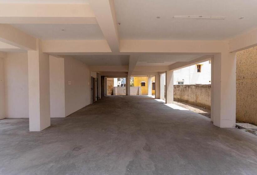 호텔 Aishwaryam Service Apartment