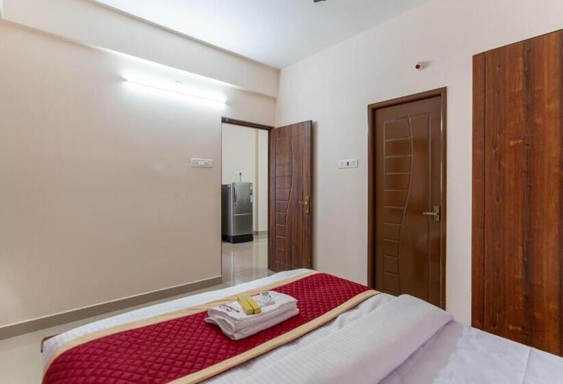 호텔 Aishwaryam Service Apartment