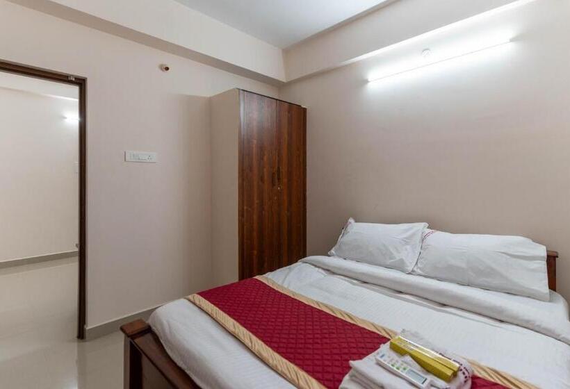 호텔 Aishwaryam Service Apartment