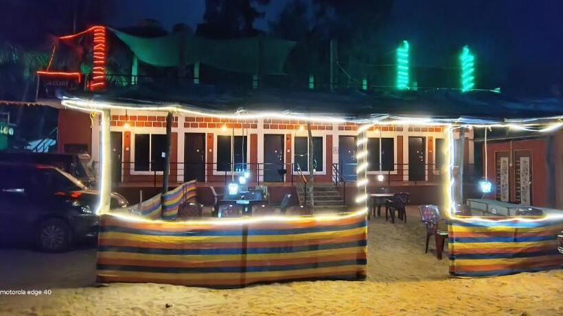 호텔 Aisiri Comforts Beach Stay And Cafe