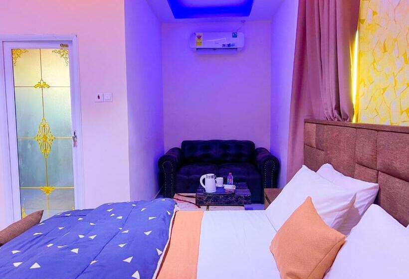 ホテル American Royal Lodge