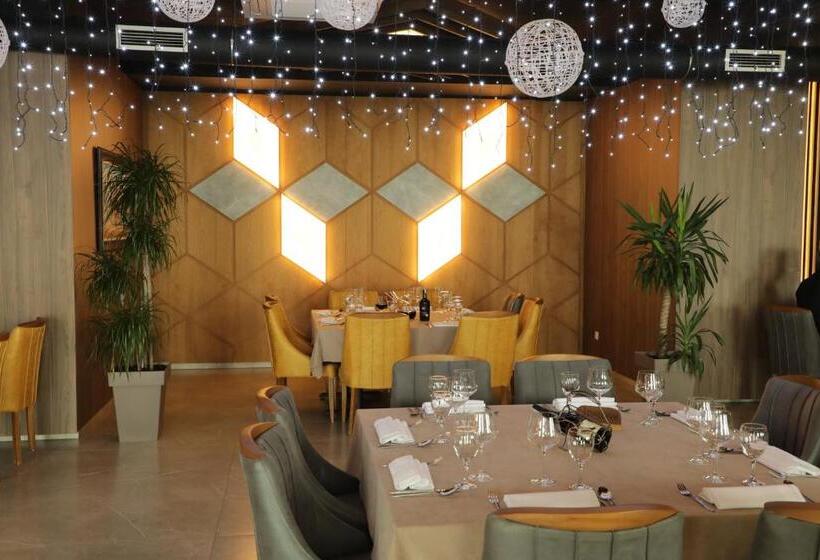 هتل Andoena Resort