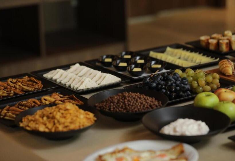 هتل Andoena Resort