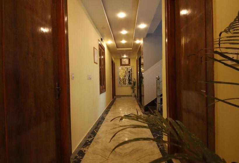 فندق B2l Hills At Tapoavn