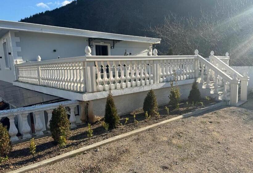 בית מלון כפרי Bar Restorant Fresku