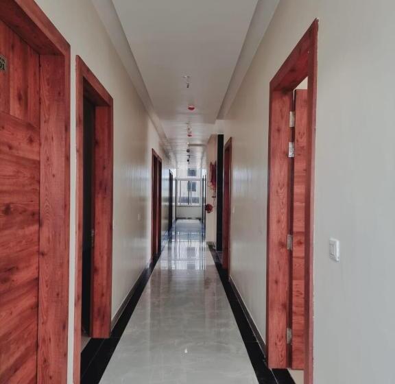 فندق C T Heights Inn