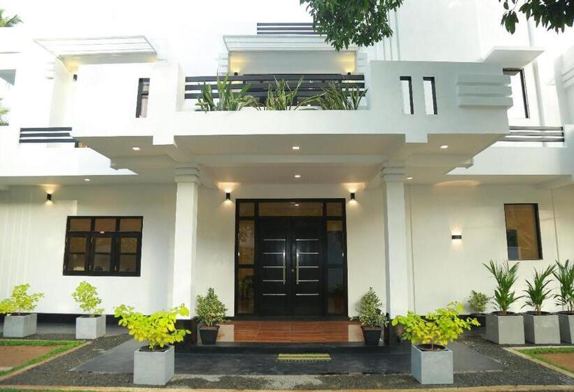 فندق Charly Breeze