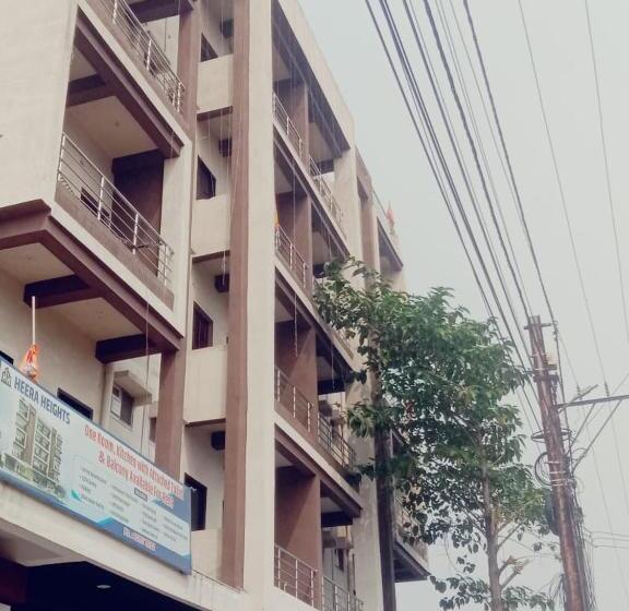 酒店 Heera Heights Studio Apartment