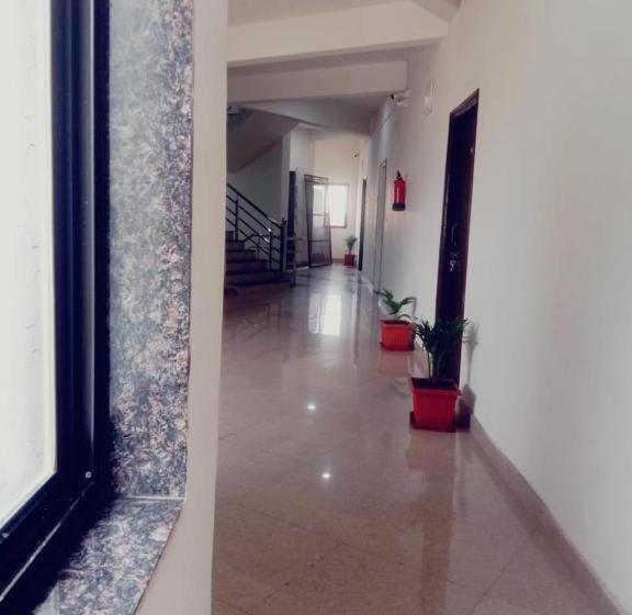 酒店 Heera Heights Studio Apartment