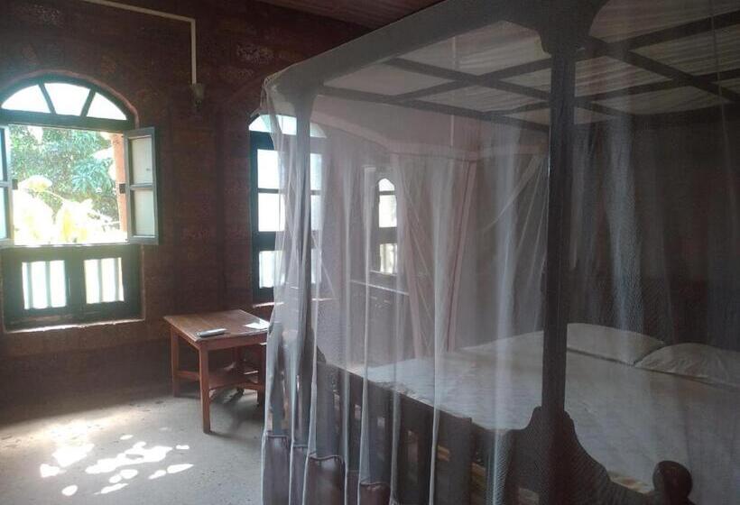 בית מלון כפרי Konkan Nest Resort