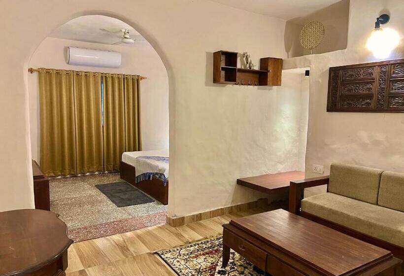 ホテル Maati Resort By The Lake Hill