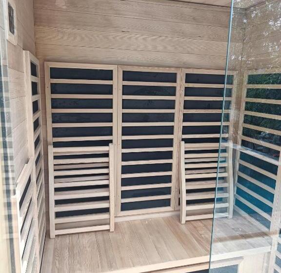 ホテル Maati Resort By The Lake Hill