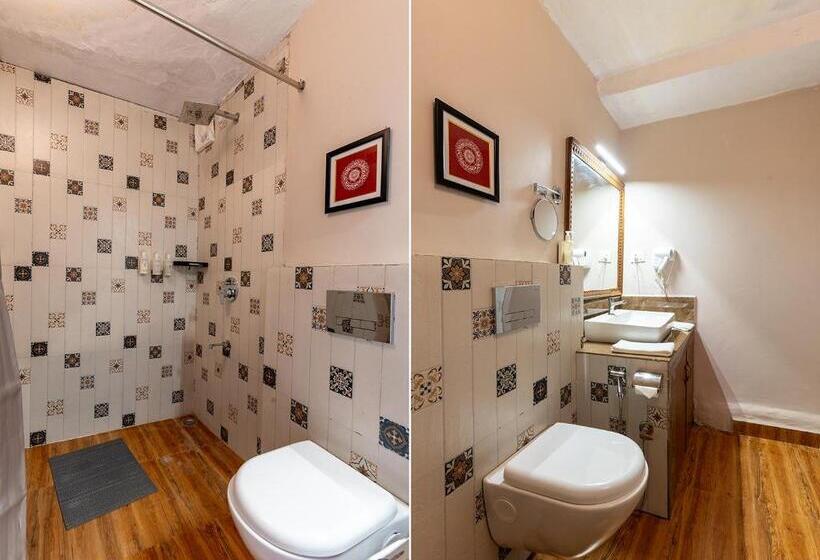 ホテル Maati Resort By The Lake Hill