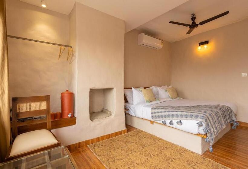 ホテル Maati Resort By The Lake Hill