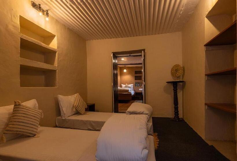 ホテル Maati Resort By The Lake Hill