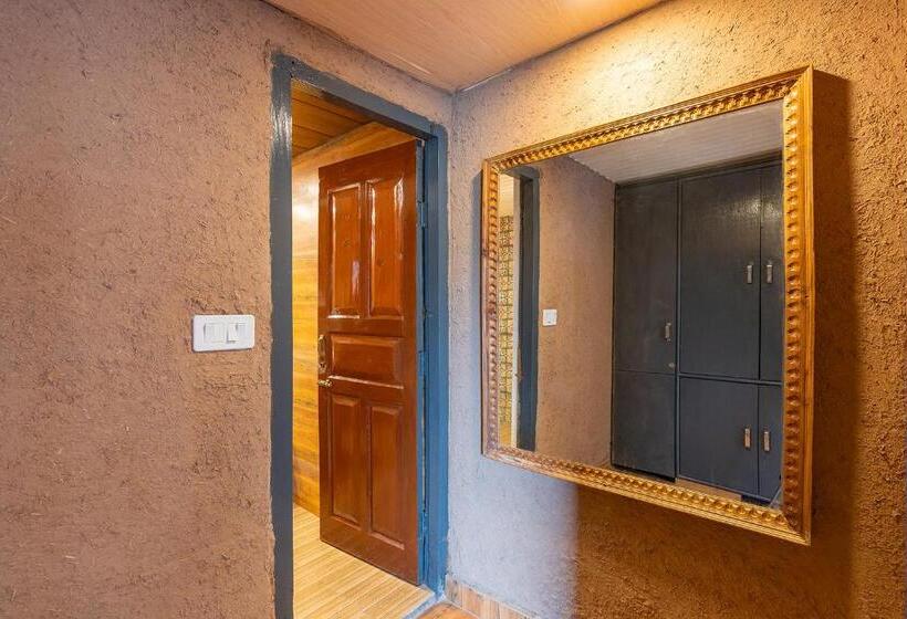 ホテル Maati Resort By The Lake Hill