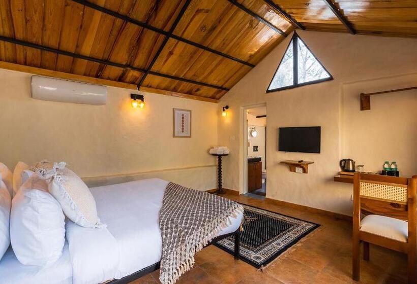 ホテル Maati Resort By The Lake Hill